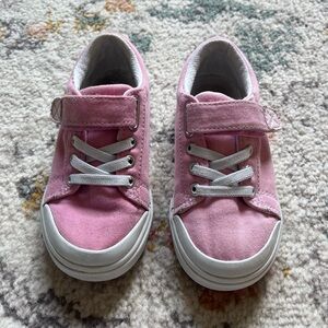 Footmates “Jordan” style toddler girl shoe. Bubblegum pink.